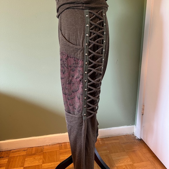 Apocalyptic drop crotch pants with rivets - Picture 7 of 13